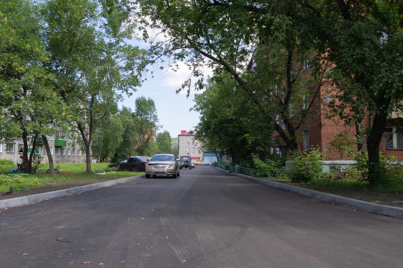 В Междуреченске по нацпроекту завершен ремонт двух дворов