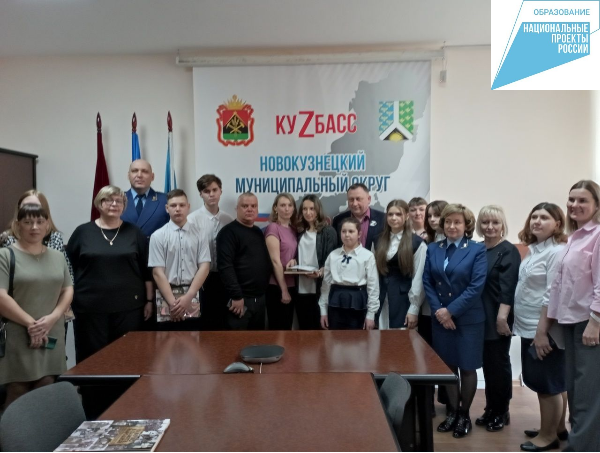 Школьники Новокузнецкого округа приняли участие в конкурсе очерков «Подвигу народа – жить в веках»