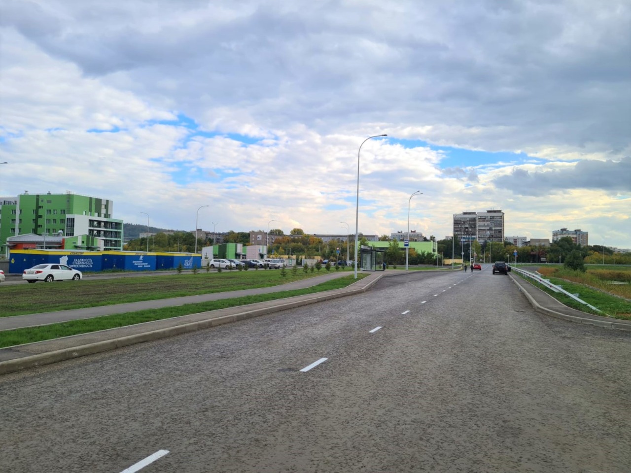 В Новокузнецке продолжается строительство и ремонт дорог к социальным учреждениям