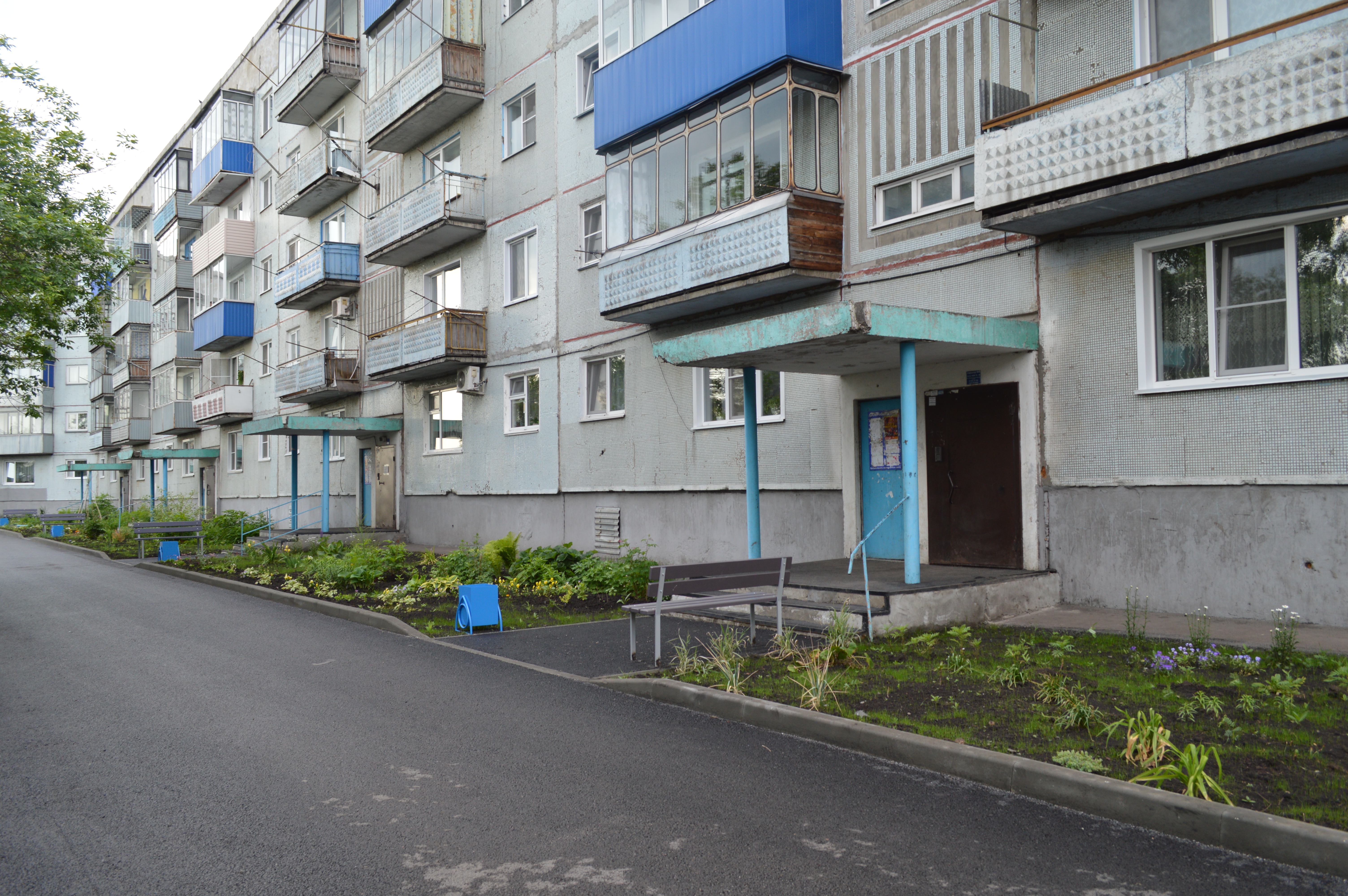 В этом году в Белове уже отремонтировали 6 дворов. Работы продолжаются