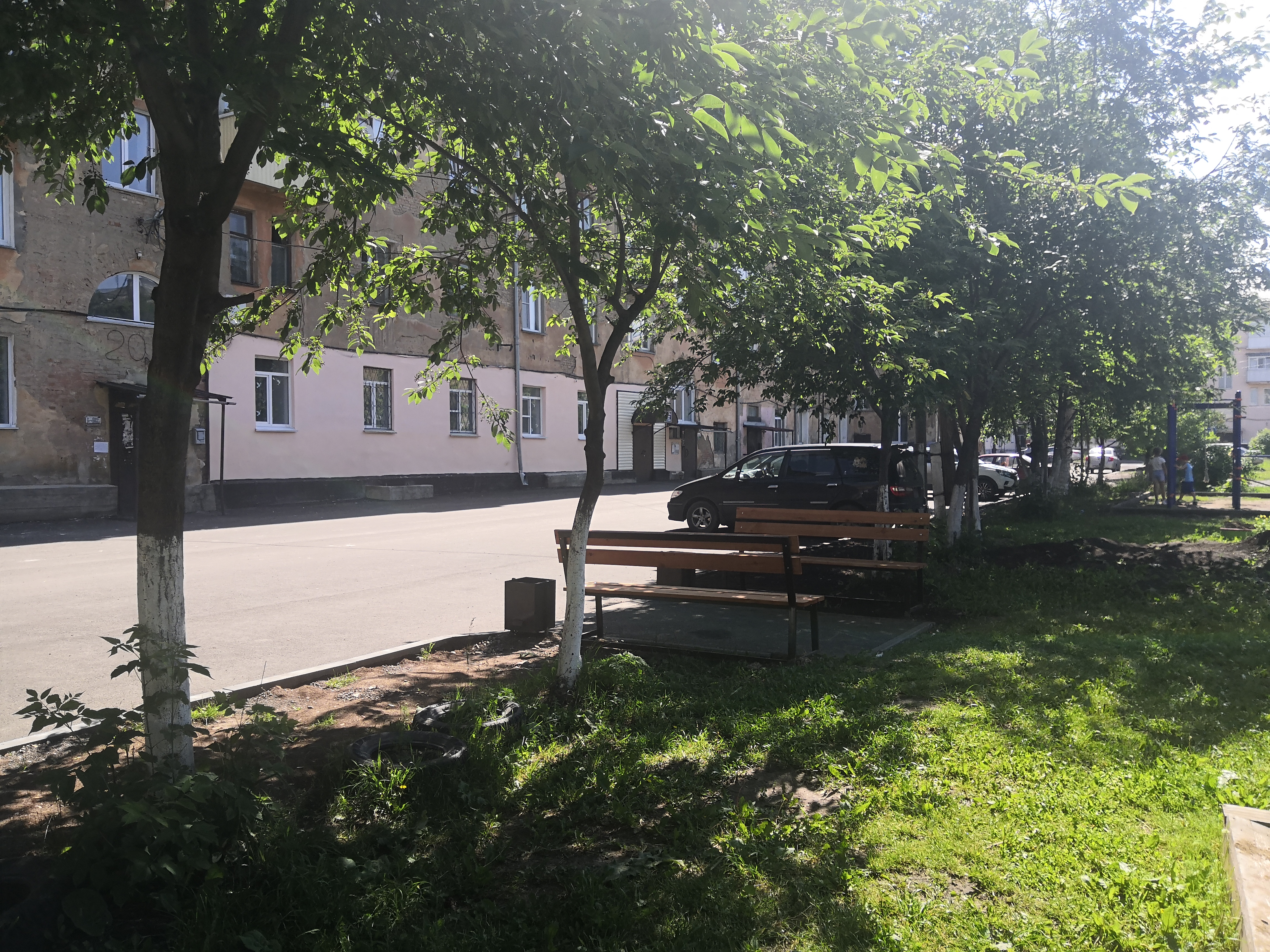 Две дворовые территории приобразились в п.Тайжина (Осинниковский городской округ)