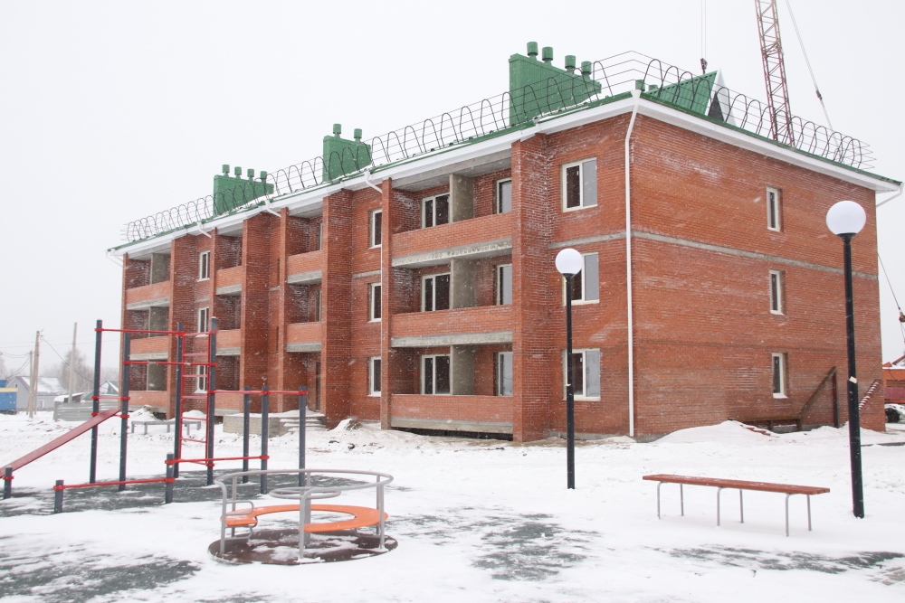 В Крапивинском округе по нацпроекту заселили новый трехэтажный дом