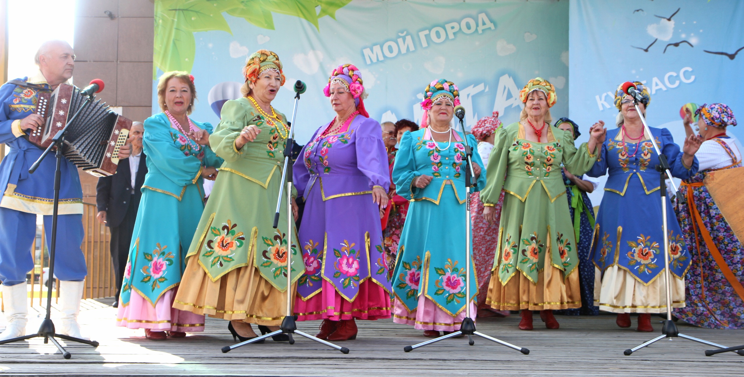 В Тайге прошёл IX Открытый городской фестиваль народного творчества «Играй, гармонь любимая – 2022»