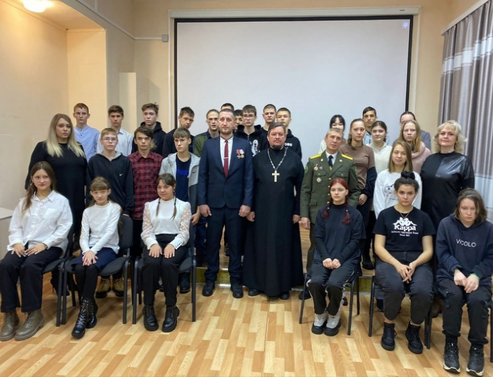 В виртуальном концертном зале Ленинска-Кузнецкого состоялся урок мужества «Во благо Родины»